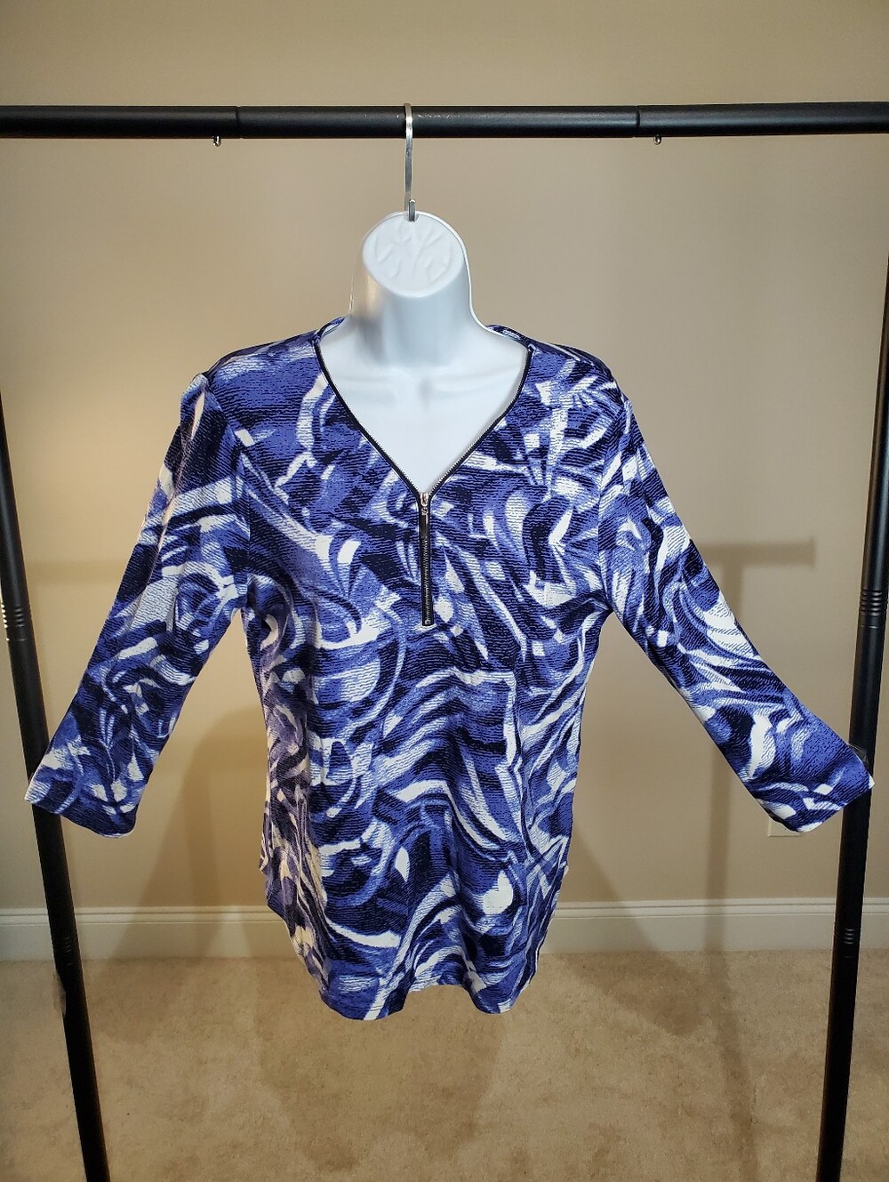 Chico's - Indigo Abstract Swirl Print - Zipper Accent Top Size 1 Medium - Picture 4 of 16